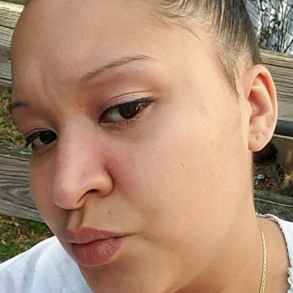 Profile Picture of Catherine Gonzalez (@gonzalez0509) on Poshmark