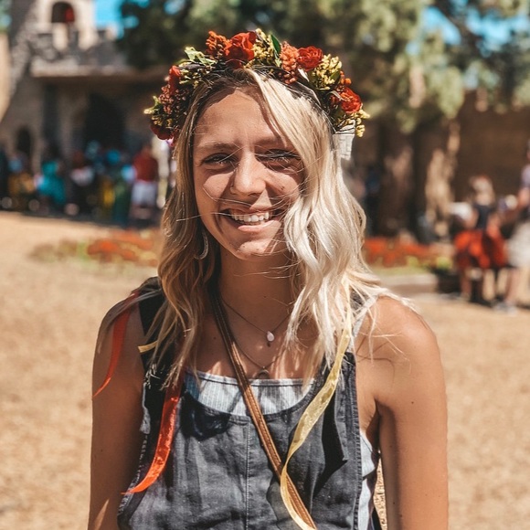 Profile Picture of Jenna Thomas (@jennamthomas) on Poshmark