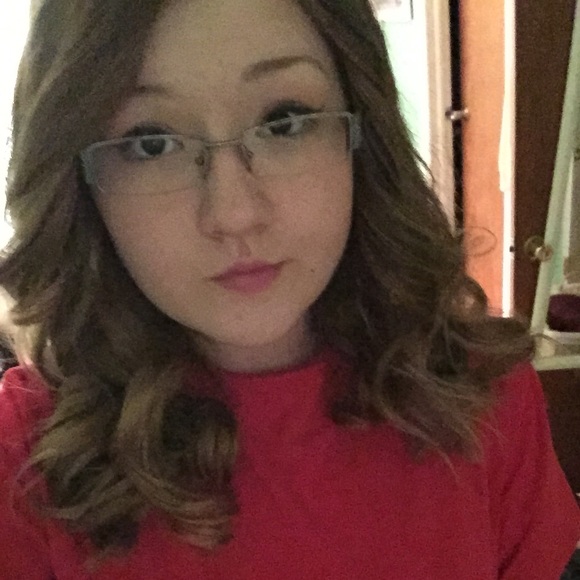 Profile Picture of Julianna Keller (@httpmeow) on Poshmark