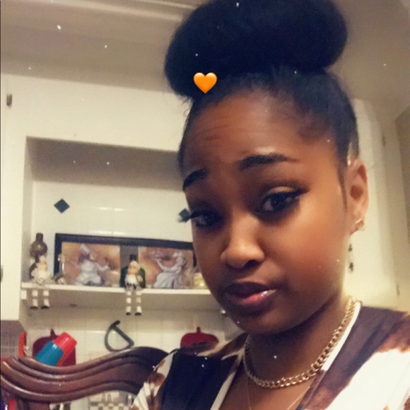 Bobbi Slater - Poshmark Profile Picture of Bobbi Slater (@bobbi_slater) on Poshmark