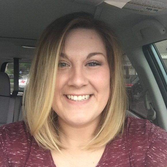 Profile Picture of Erin Billstrom (@erinbillstrom) on Poshmark