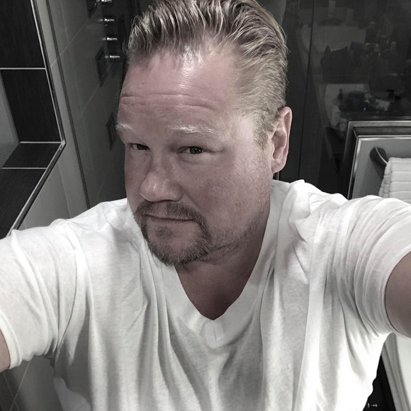 Profile Picture of Stephen Greene (@sgreene330) on Poshmark