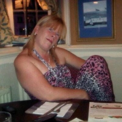 Profile Picture of Sara Braithwaite (@LaraburtOwner) on Twitter