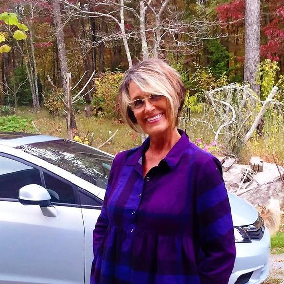 Profile Picture of Gwendolyn Erikson (@gweneee3) on Poshmark