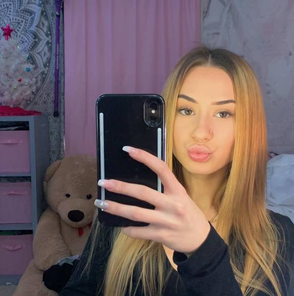 Profile Picture of Jillian Allen (@jillianallen807) on Poshmark