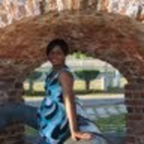 Profile Picture of Paula Perron (@mrspaulaperron) on Poshmark