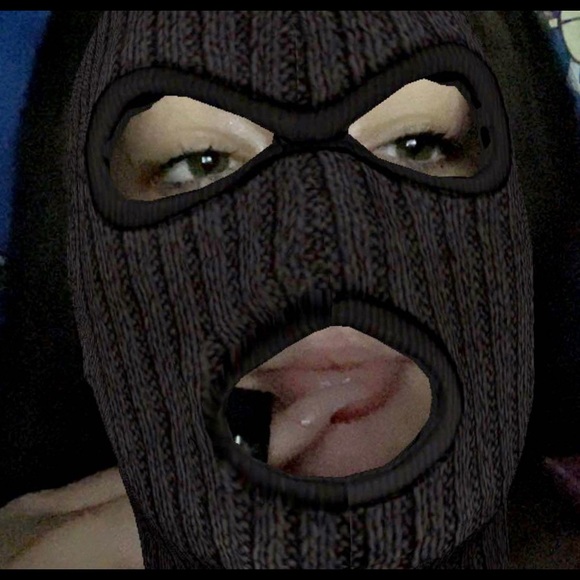 Profile Picture of Elizabeth Faubion (@elizabethfaubio) on Poshmark