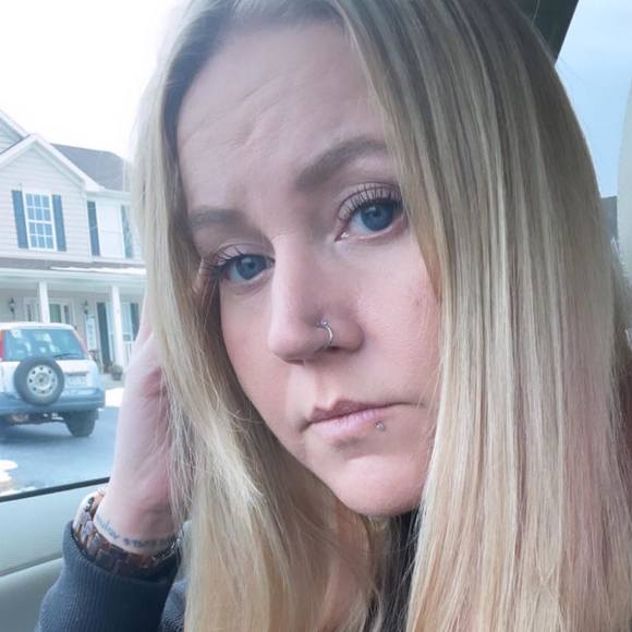 Profile Picture of Amanda Perrino (@amandaperrino) on Poshmark