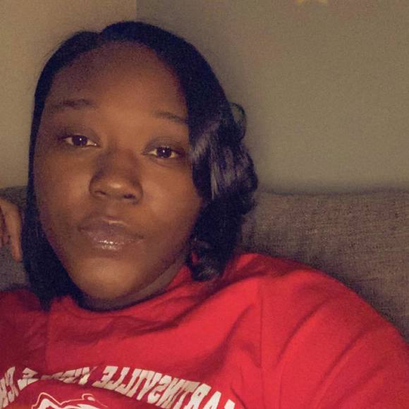 Profile Picture of Jasmine Lowe (@jnicole_lowe) on Poshmark