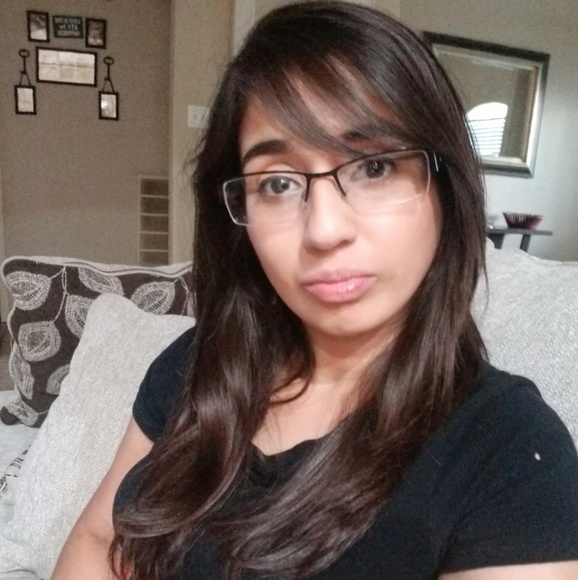 Profile Picture of Cindy Escobar (@cindylourdee) on Poshmark