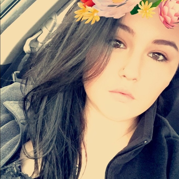 Profile Picture of Caitlin Tichinel (@swankick) on Poshmark