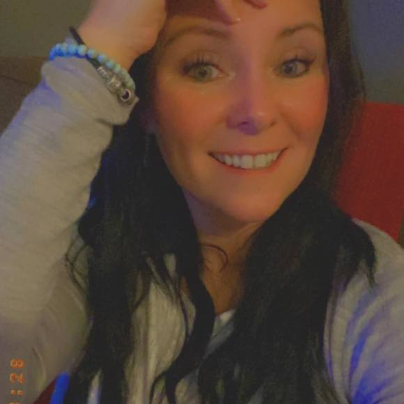 Profile Picture of Kim Hodgkins (@kimhodgkins) on Poshmark