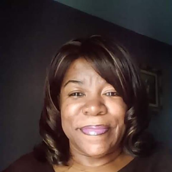 Profile Picture of Sonia Anderson (@sea6352) on Poshmark