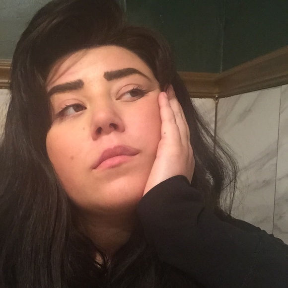 Ashley Vivian - Poshmark Profile Picture of Ashley Vivian (@bingbong66) on Poshmark