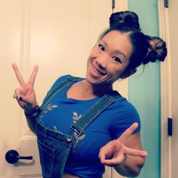 Profile Picture of Tina Andersen (@tinaandersen88) on Poshmark