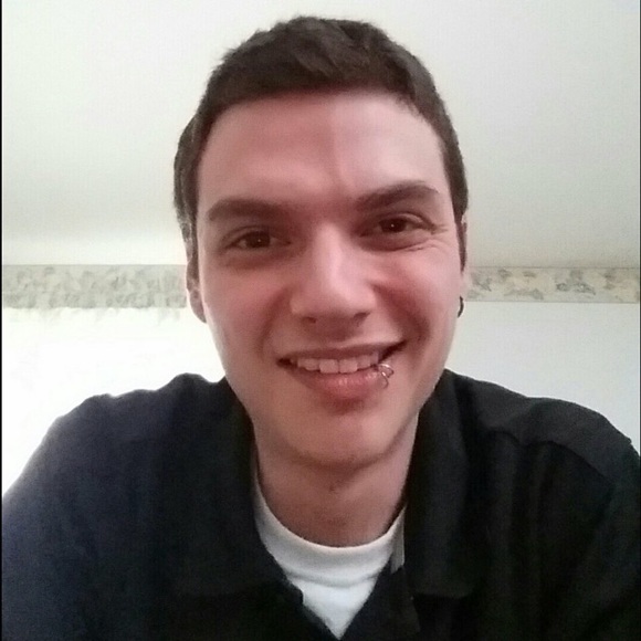 Profile Picture of Dan Paynter (@amberbailey719) on Poshmark