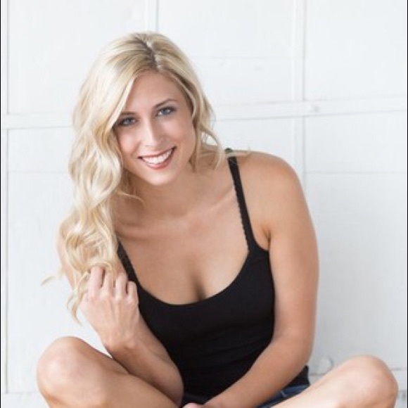 Profile Picture of Kayla Farkus (@kayla_farkus) on Poshmark