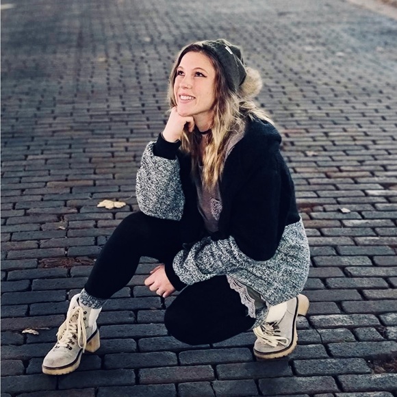 Profile Picture of Ally Wright (@allywright643) on Poshmark