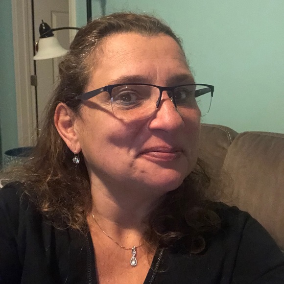 Profile Picture of Marilyn Zapata (@zapmena) on Poshmark