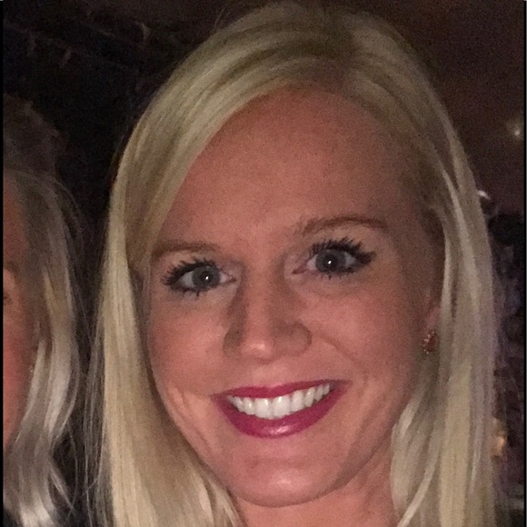 Profile Picture of Laurie Patrick (@lauriepatrick13) on Poshmark