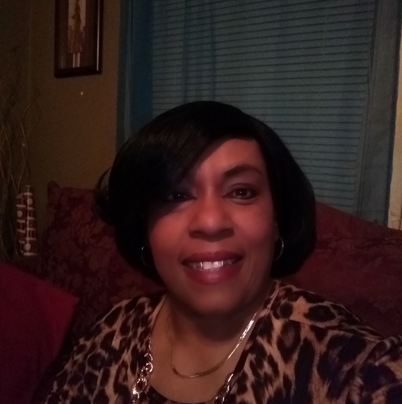 Profile Picture of Essie Johnson (@essiej49) on Poshmark