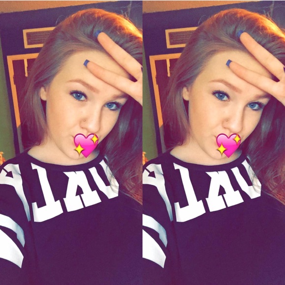 Profile Picture of Megan Pairrett (@meghead23) on Poshmark