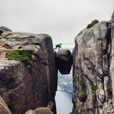 Profile Picture of Mary Stokes (@stokes_the_fire) on Twitter