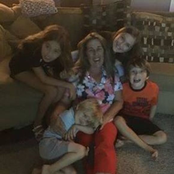 Profile Picture of Rebecca James (@becky484858) on Poshmark