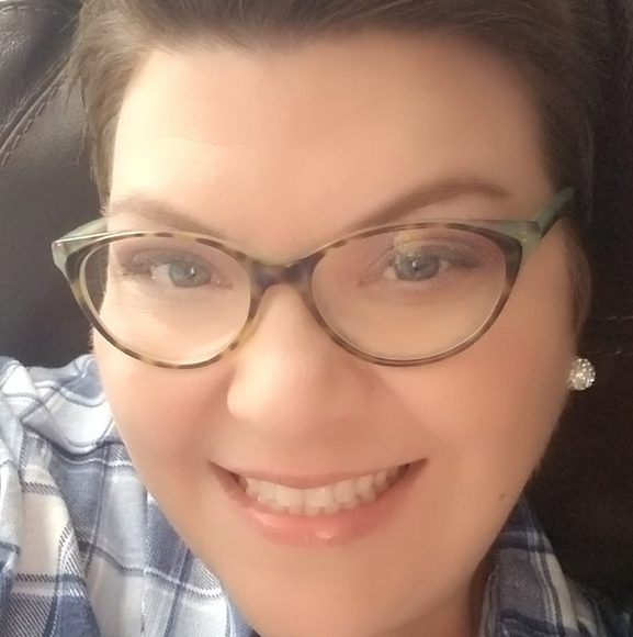 Profile Picture of Melissa Pobiega (@mpobiega) on Poshmark