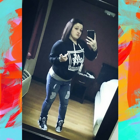 Profile Picture of Shauni Daigle (@kandilatinqueen) on Poshmark