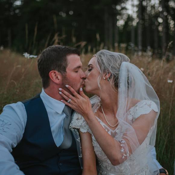 Profile Picture of Hannah Blinstrub (@hannahblin) on Poshmark