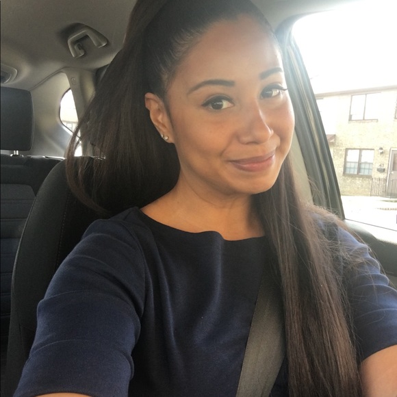 Profile Picture of Nadia Riback (@uniqueapple) on Poshmark