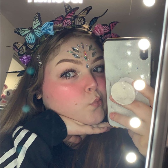 Profile Picture of Taylor Buote (@taylorbuote) on Poshmark