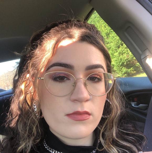 Profile Picture of Danielle Servedio (@dserveds) on Poshmark