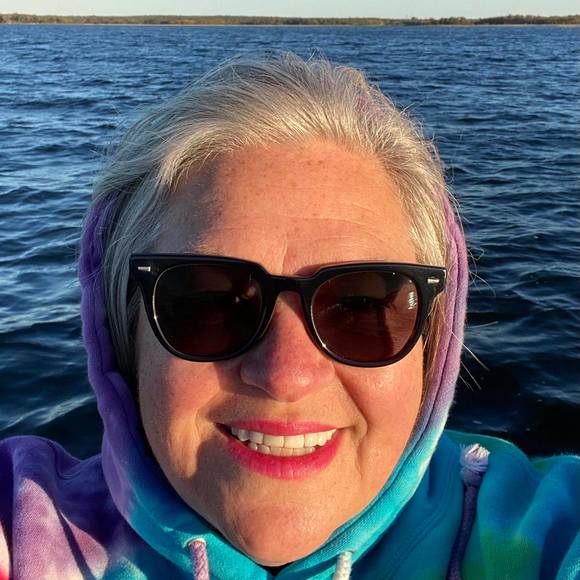 Profile Picture of Georgette Keller (@georgettekeller) on Poshmark