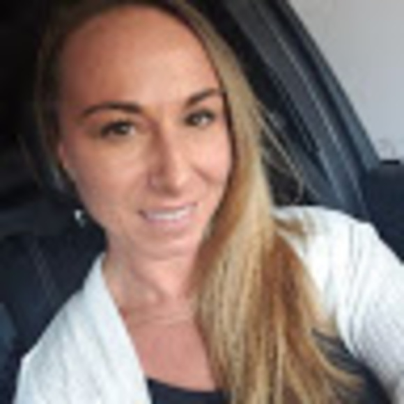 Profile Picture of Christina Backus (@cbackus25) on Poshmark