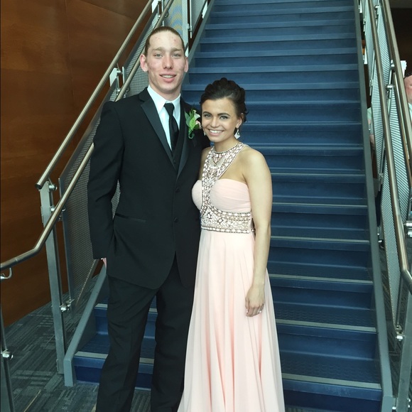 Profile Picture of Linnea Newell (@linneanewell) on Poshmark