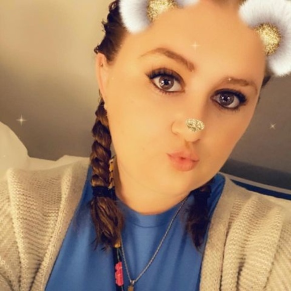 Profile Picture of Ashley Parady (@ashley_parady) on Poshmark