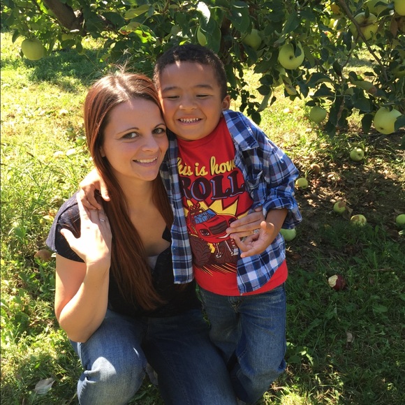 Profile Picture of Jennifer Shirrell (@tsmommy11) on Poshmark