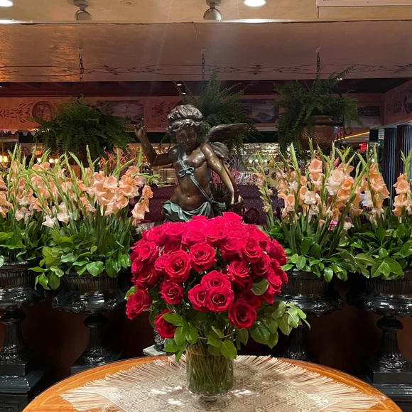 Profile Picture of Gloria Krumpos (@gloriakrumpos) on Poshmark