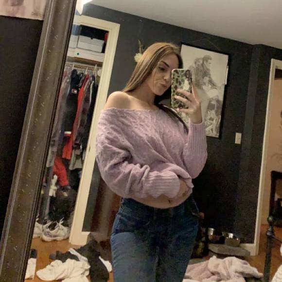 Profile Picture of Alexa Venuti (@alexavenuti) on Poshmark