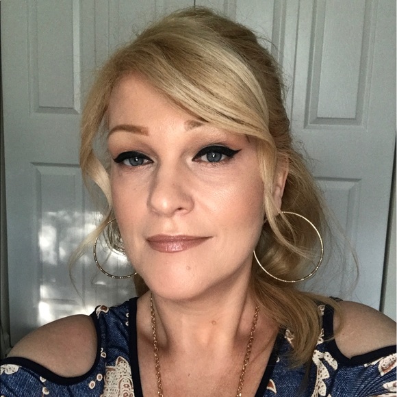 Profile Picture of Lubov Nascimento (@lumina1) on Poshmark