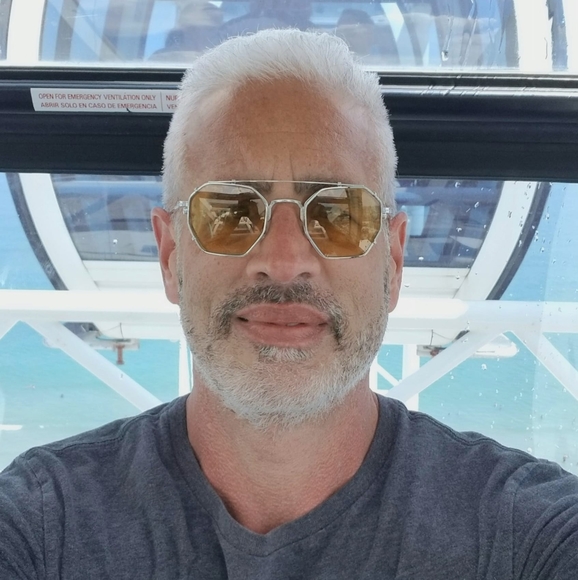 Profile Picture of Bryan Calhoun (@bryancalhoun) on Poshmark