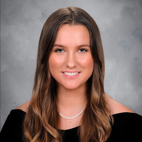 Profile Picture of Audrey Trimble (@audreytrimbleee) on Poshmark