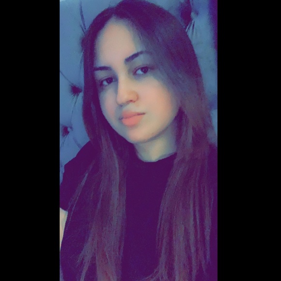 Profile Picture of Noelia Ledesma (@noelia96) on Poshmark