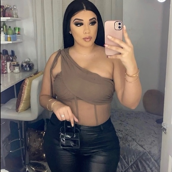 Profile Picture of Merelyn Taveras (@merelyntc10) on Poshmark