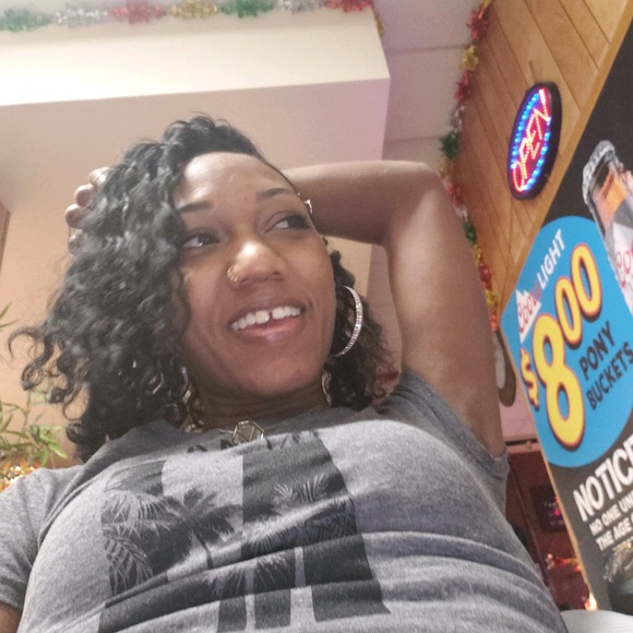 Profile Picture of Steffanee Lee (@0403aries) on Poshmark