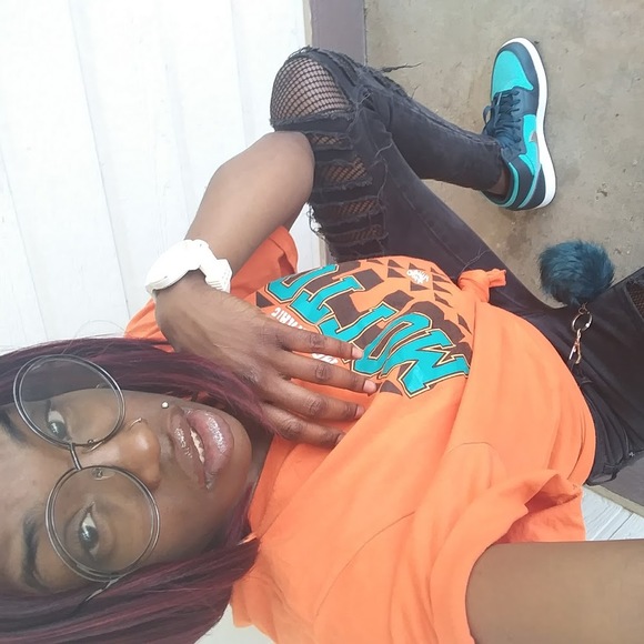 Profile Picture of Thrifty Thrifter (@keepinitfashion) on Poshmark