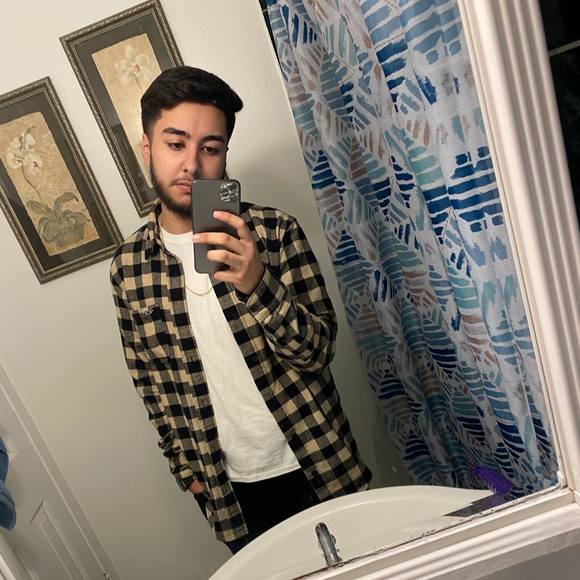 Profile Picture of Daniel Orona (@oronadanny) on Poshmark