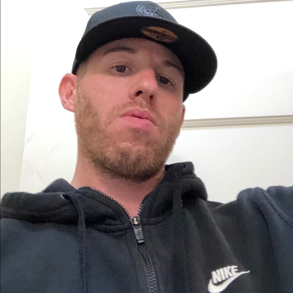 Profile Picture of Matthew Braley (@mbraley86) on Poshmark